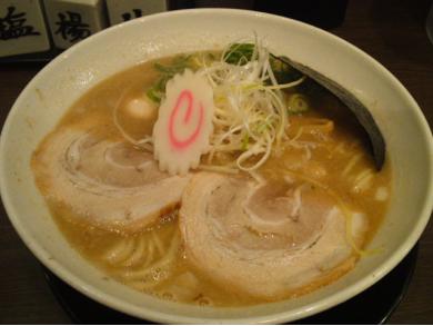 彩色ラーメン　きんせい　高槻駅前本店