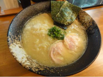 濃厚鶏白湯らーめん　麺屋一楽